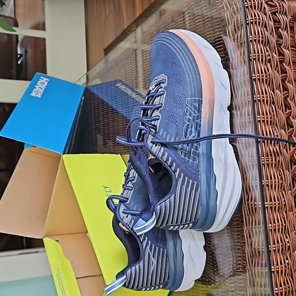 HOKA ONE shoes-Bondi 6 size 9 women's NEW IN BOX - Picture 2 of 8